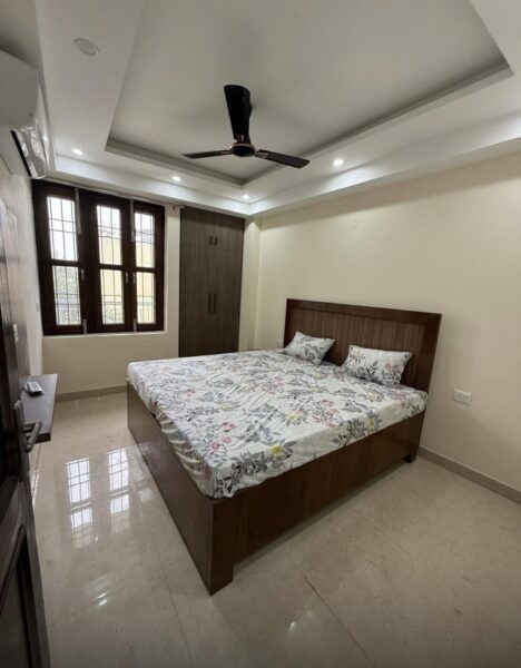 1 BHK + 1 Bath (350 sqft) Builder/Independent Floor for Rent in Chhattarpur Enclave