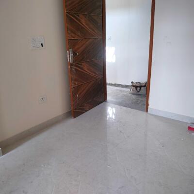 2 BHK + 2 Baths (800 sqft) Builder/Independent Floor for Rent in Builder Floor Chhattarpur, South Delhi