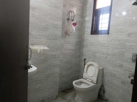 2 BHK + 2 Baths (900 sqft) Builder/Independent Floor for Rent in Builder Floor Chhattarpur, South Delhi