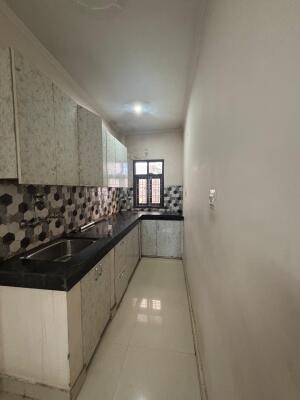 2 BHK + 1 Bath (950 sqft) Builder/Independent Floor for Rent in 100 Feet Road, Chhattarpur