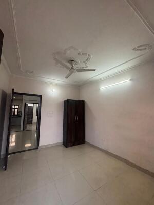 2 BHK + 1 Bath (950 sqft) Builder/Independent Floor for Rent in 100 Feet Road, Chhattarpur