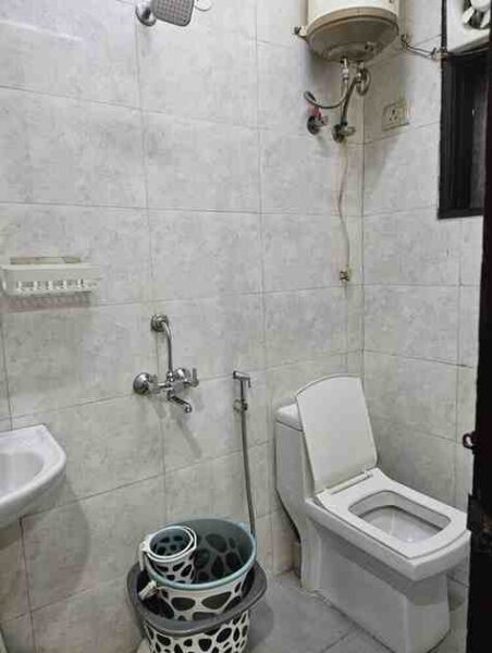 1 BHK + 1 Bath (4,842 sqft) Builder/Independent Floor for Rent in Independent Floor Chhatarpur Extension, South Delhi