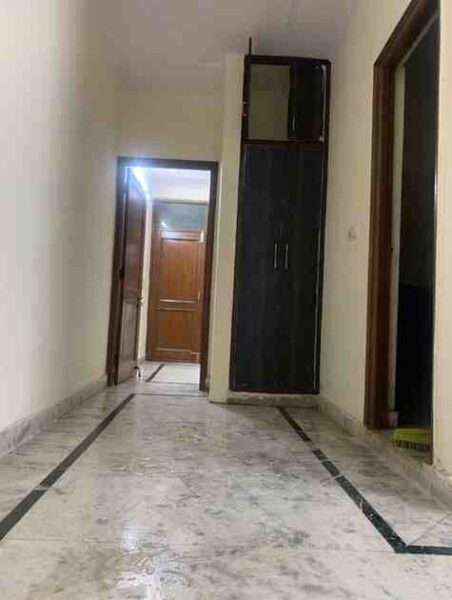1 BHK + 1 Bath (450 sqft) Builder/Independent Floor for Rent in Independent Floor Ghitorni, South Delhi