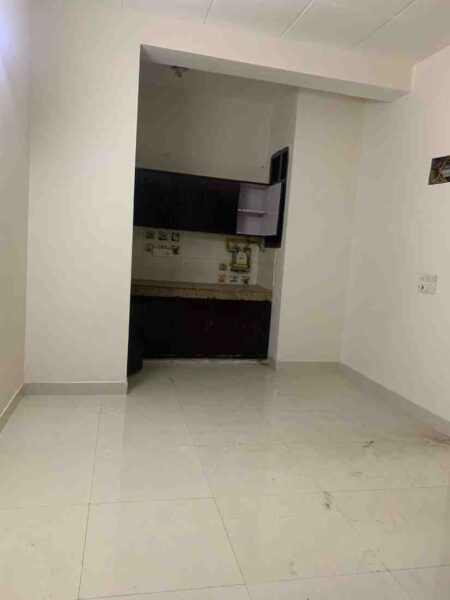 1 BHK + 1 Bath (450 sqft) Builder/Independent Floor for Rent in Independent Floor Ghitorni, South Delhi