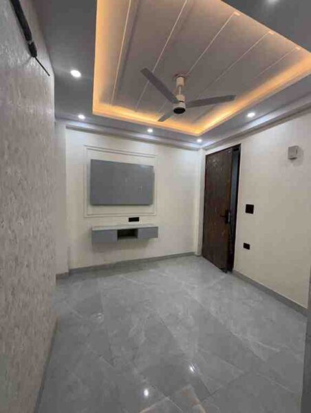 1 BHK + 1 Bath (450 sqft) Builder/Independent Floor for Rent in Independent Floor Rajpur Khurd, South Delhi