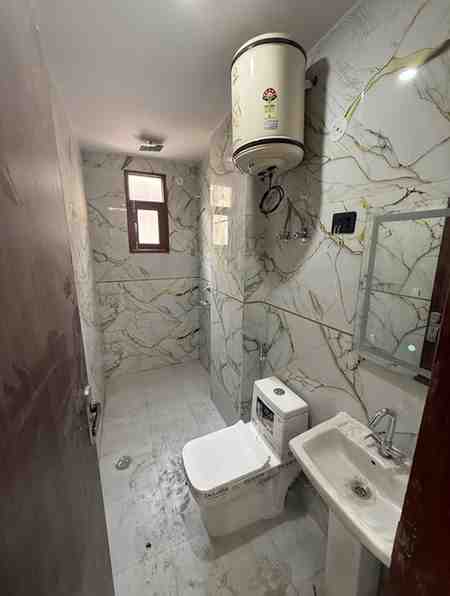 1 BHK + 1 Bath (450 sqft) Builder/Independent Floor for Rent in Independent Floor Rajpur Khurd, South Delhi