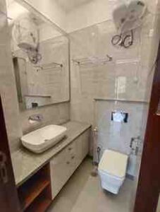 3 BHK + 3 Baths (1,400 sqft) Builder/Independent Floor for Rent in Shivalik Colony, South Delhi