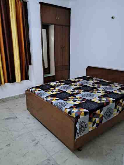 3 BHK + 3 Baths (1,200 sqft) Builder/Independent Floor for Rent in Independent Floor Saket District Centre, South Delhi