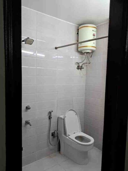 3 BHK + 3 Baths (1,200 sqft) Builder/Independent Floor for Rent in Independent Floor Saket District Centre, South Delhi