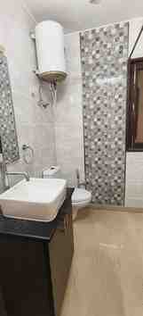 3 BHK + 3 Baths (1,600 sqft) Builder/Independent Floor for Rent in Shivalik Colony, South Delhi