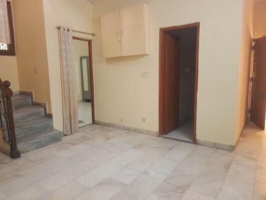 4 BHK + 4 Baths (1,800 sqft) Apartment/Flat for Rent in Mittal Apartment, Lado Sarai