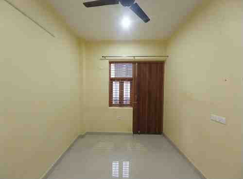 2 BHK + 1 Bath (630 sqft) Builder/Independent Floor for Rent in Naraina Village, South Delhi